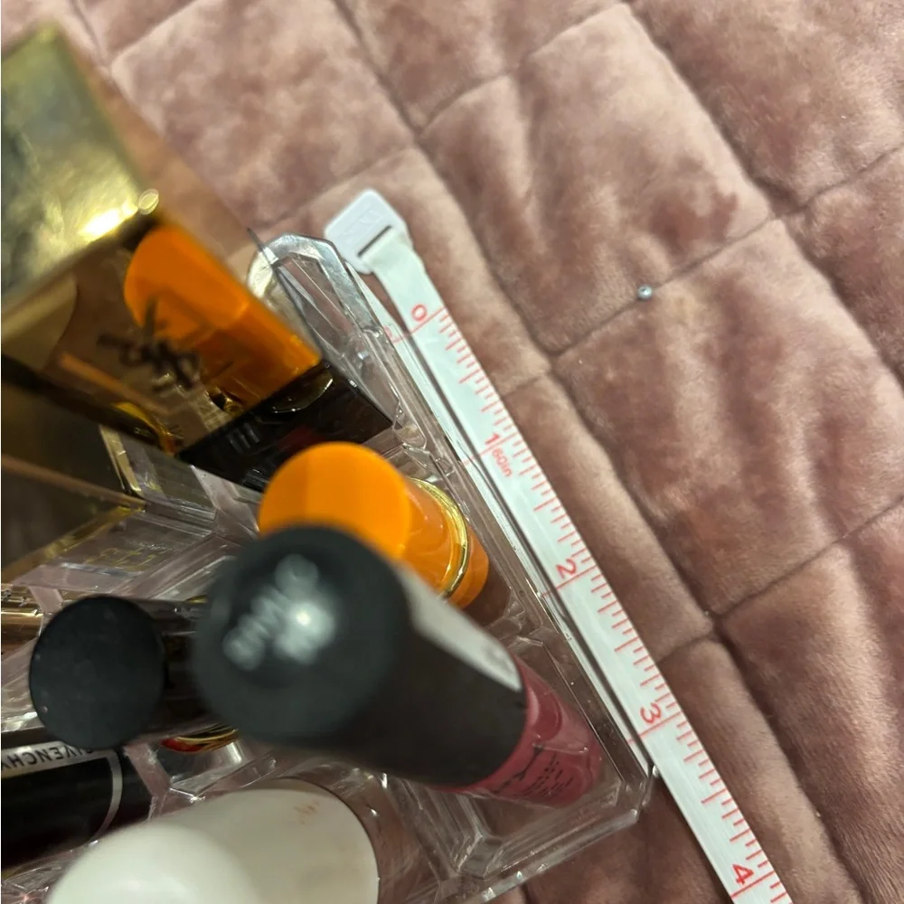 Acrylic 24-lipstick holder